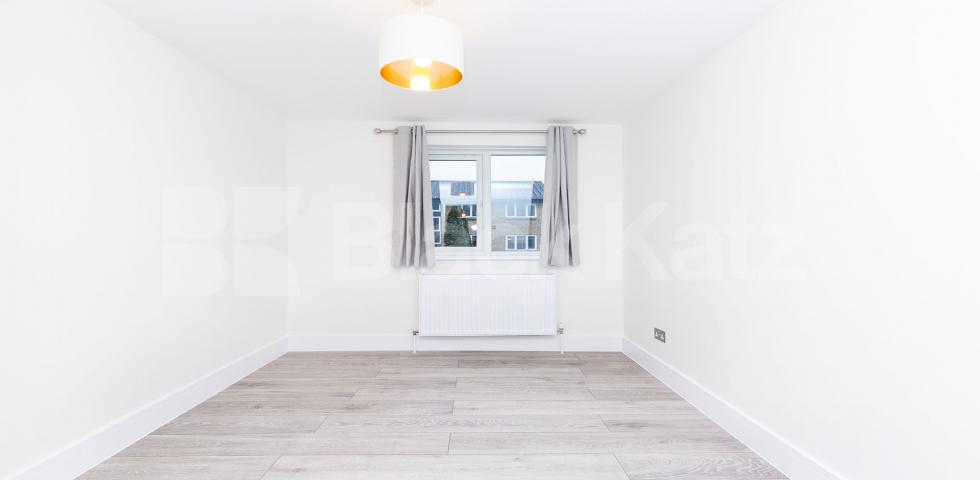 			REFURBISHED TWO BEDROOM PROPERTY , 2 Bedroom, 1 bath, 1 reception Flat			 Adolphus Road, FINSBURY PARK-MANOR HOUSE
